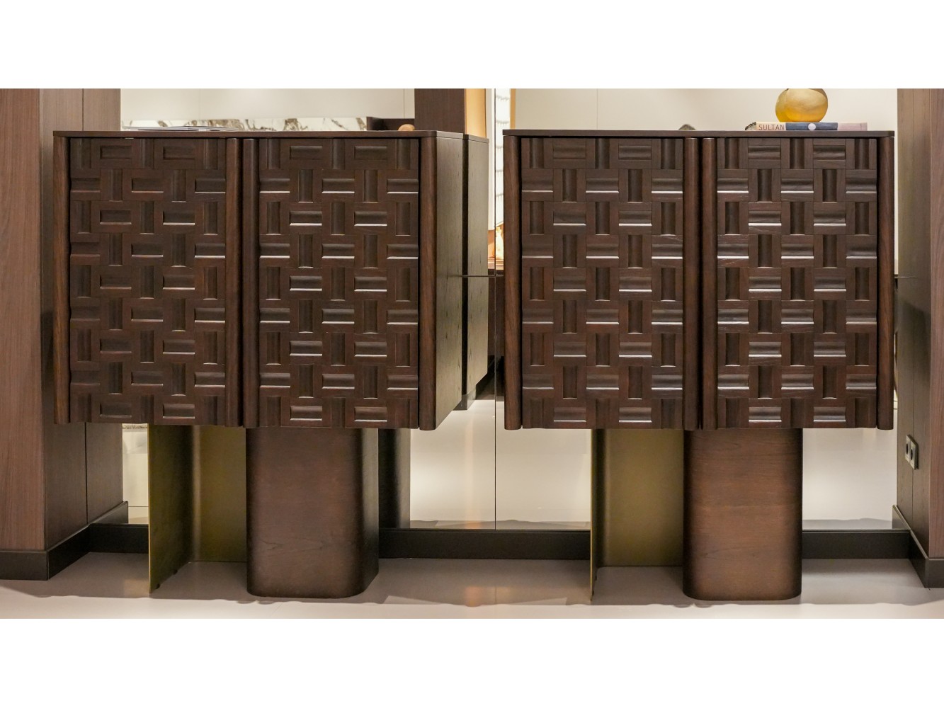 LESS DINING ROOM SET