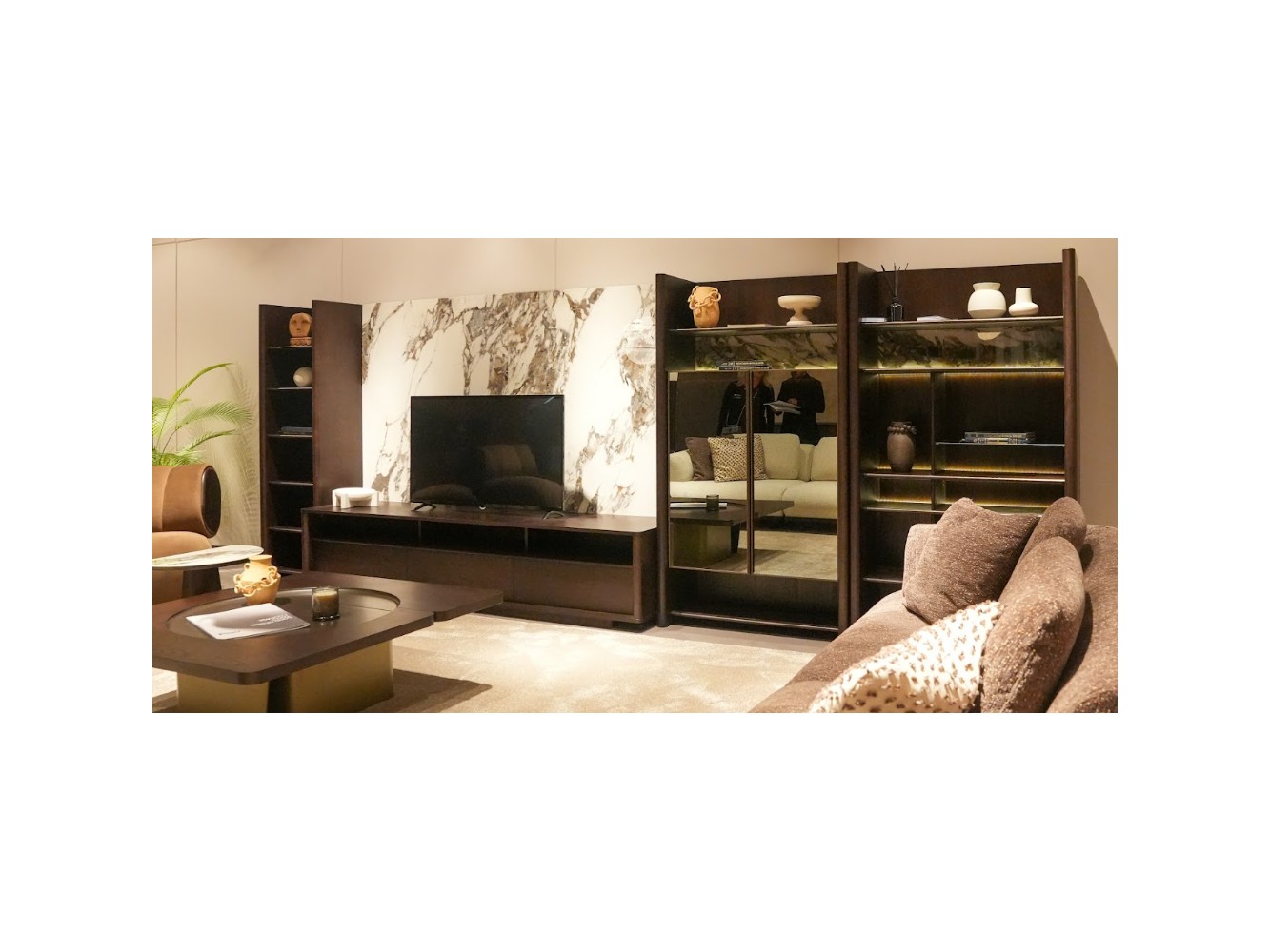 LESS WALL UNIT WITH ITALIAN PORCELAIN