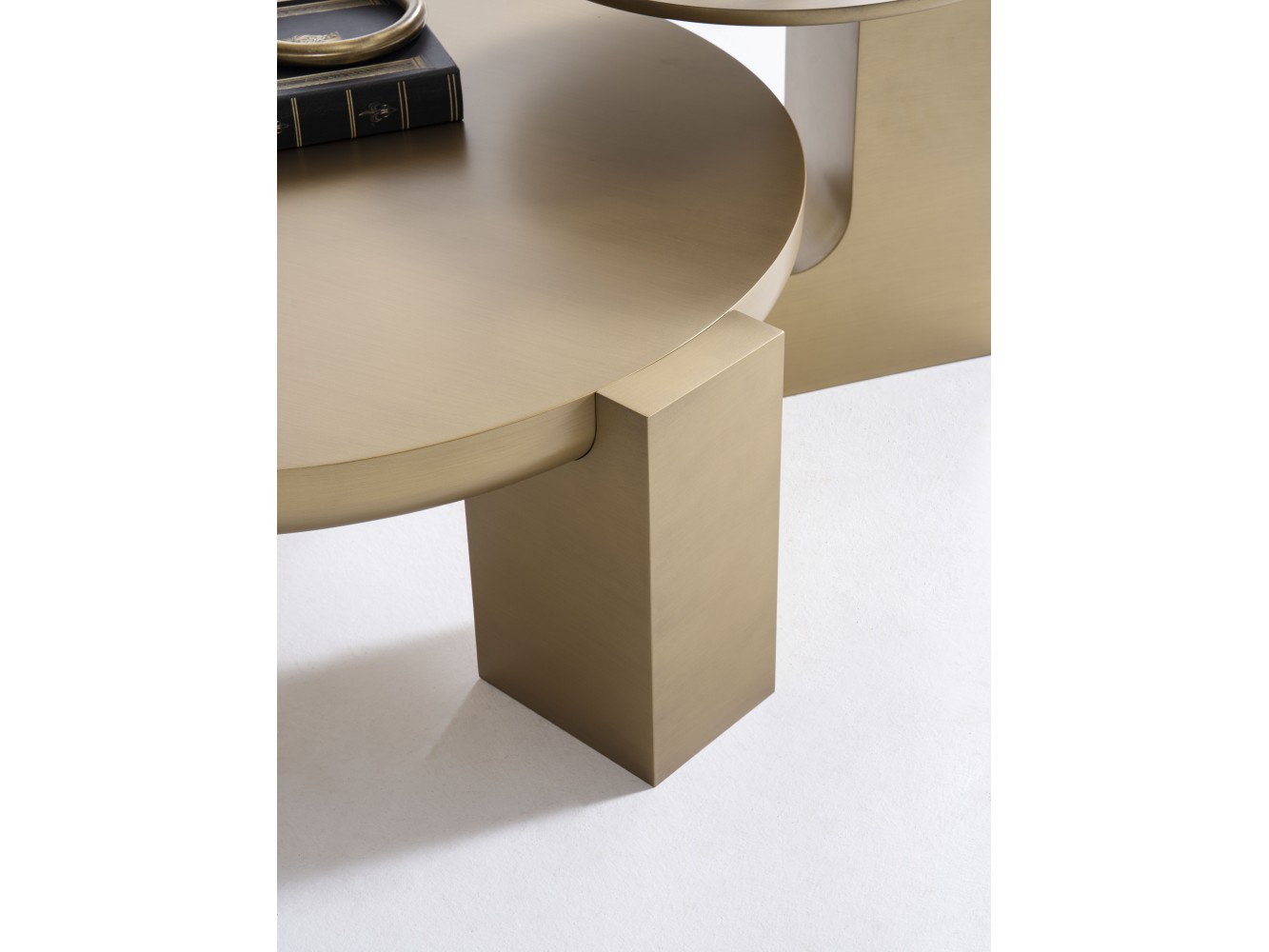 674 - 675 Patina Gold Set Of 2